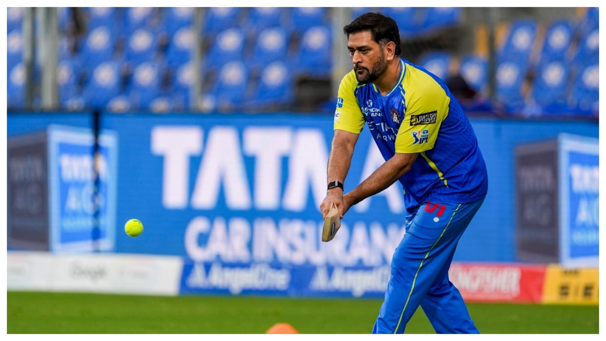 DC vs CSK IPL 2026: Chennai Super kings bowling coach eric simmons reacts on MS Dhoni returns in field