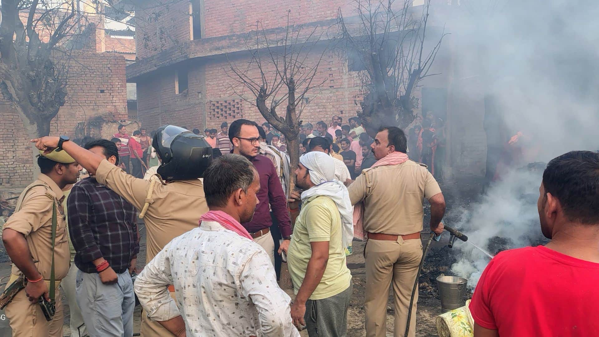 Four Cylinders Explode in Varanasi Settlement Engulfed in Flames 25 Huts Burned Smoke Visible