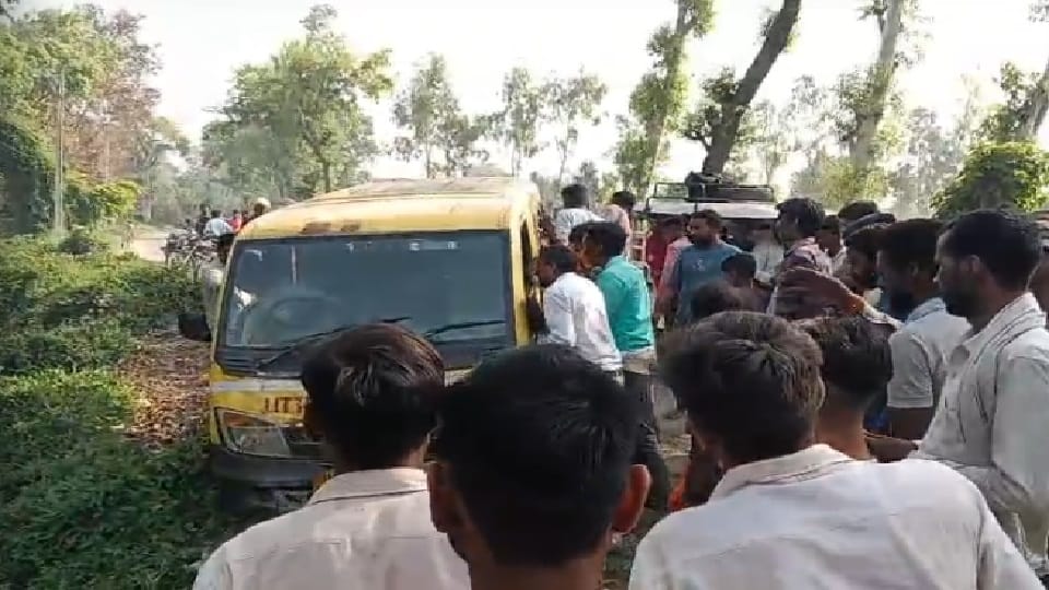 School van collides with electric pole in Barkheda Pilibhit