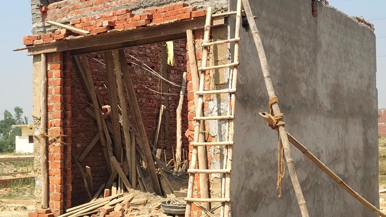 Bijnor: Worker Dies After Iron Girder Falls on Head While Removing Lintel During Construction