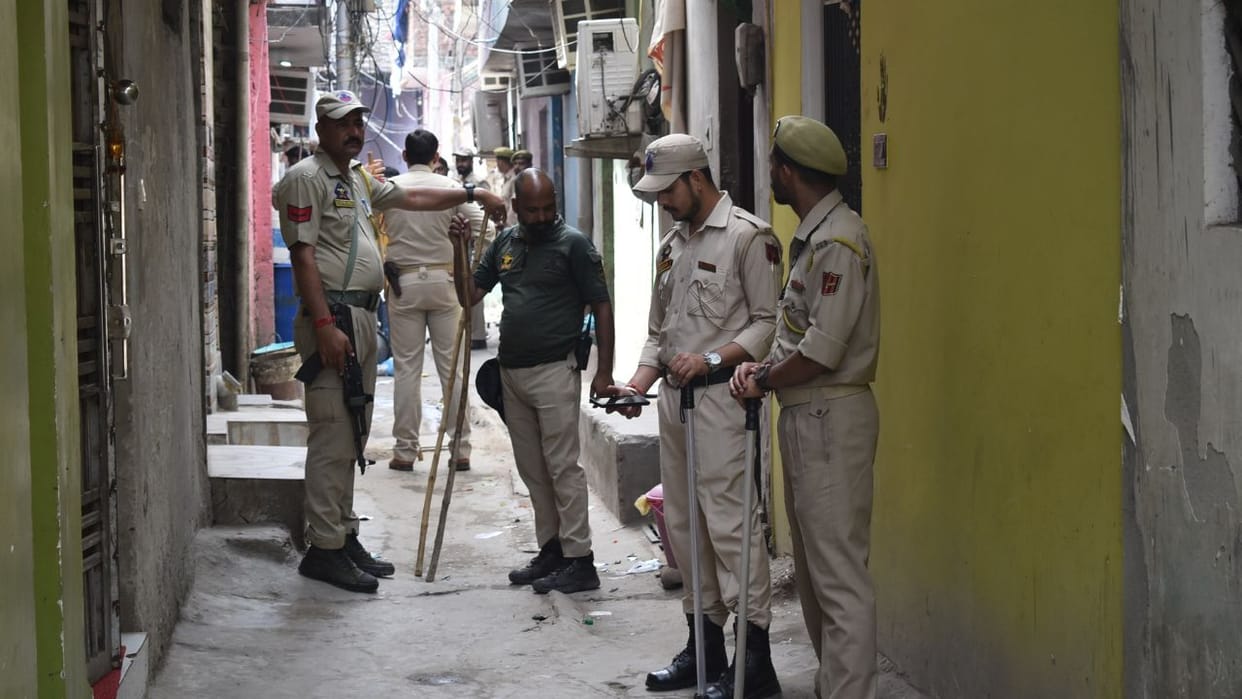 The police are now cracking down on the network of female traffickers in Rajiv Nagar and Qasim Nagar.