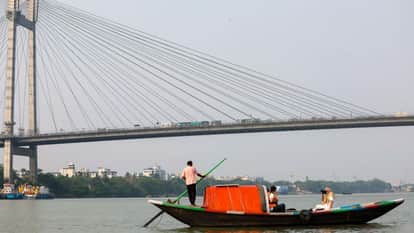 pm modi boating in kolkata hooghly river meet people did photography photos