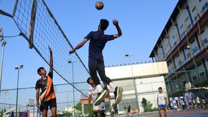 Sports News First T20 Cricket Semifinal in Varanasi Horse Racing Competition