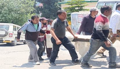 daily wage worker died after slipping and falling while trying to extinguish a fire in the Birla Chungi area