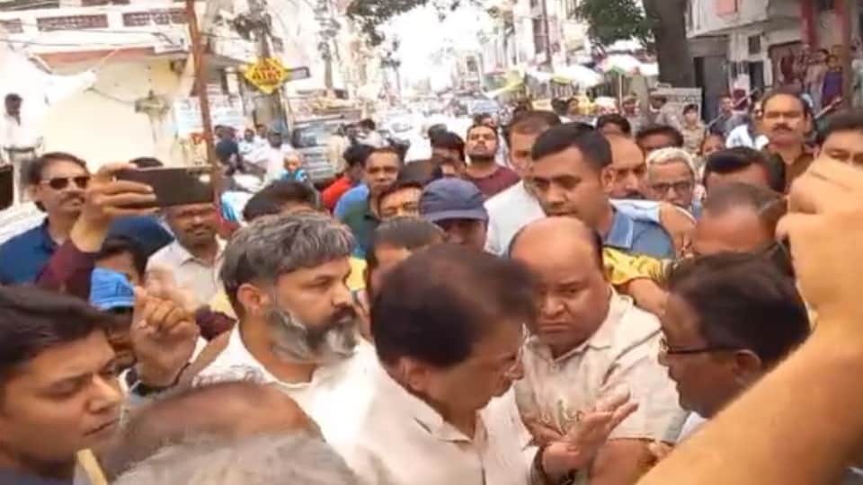 Meerut: Arun Govil Assures Support, Central Market Protest Suspended, Traders Await Relief