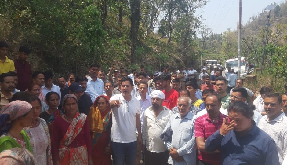 tiger mauls a young man working in a field in the Bhadyuni area, causing panic in the village