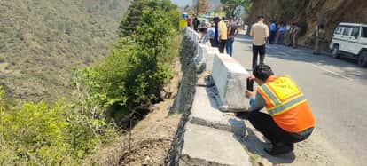 Tehri Accident Lead Agency Team Inspects Crash Site Eight People Dead Cause of Accident Identified
