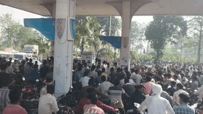 Long queues are forming at petrol pumps in Dhaurahra Lakhimpur Kheri