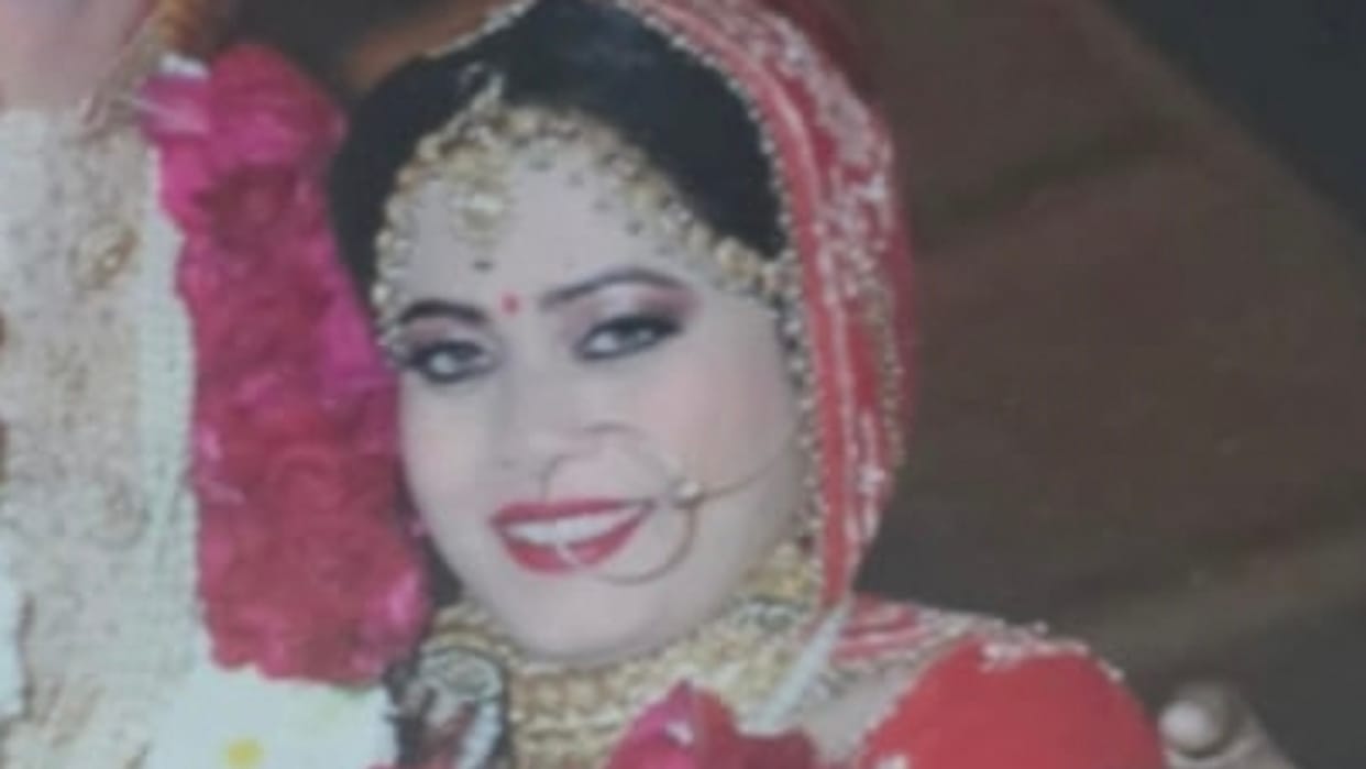 woman commits suicide by hanging after argument with husband on phone in Bareilly