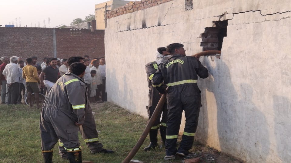 Fire broke out in a tent shop in Bajidpur village