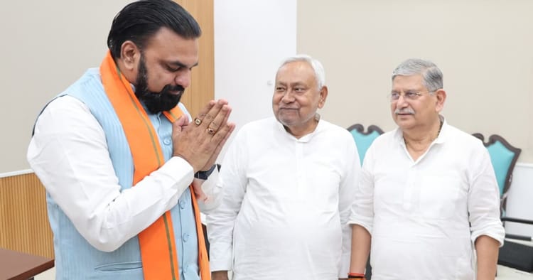 Bihar News: सीएम सम्राट चौधरी नीतीश कुमार से मिले, ललन सिंह भी साथ थे; जानिए सियासी गलियारे में क्या चल रहा?