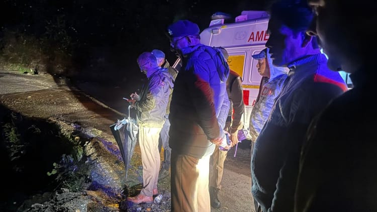 Rudraprayag: केदारनाथ मार्ग पर महाराष्ट्र के यात्रियों का वाहन खाई में गिरा,चालक सहित तीन महिला यात्री थी सवार