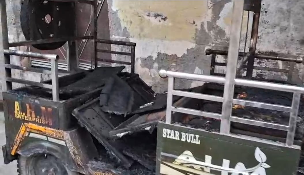 E-Rickshaw Battery Explodes During Charging in Saharanpur, Driver Injured