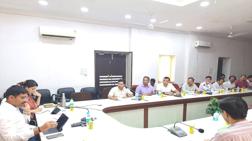 Agra DM Pulls Up Officials Over Delayed Construction Works, Issues Strict Orders