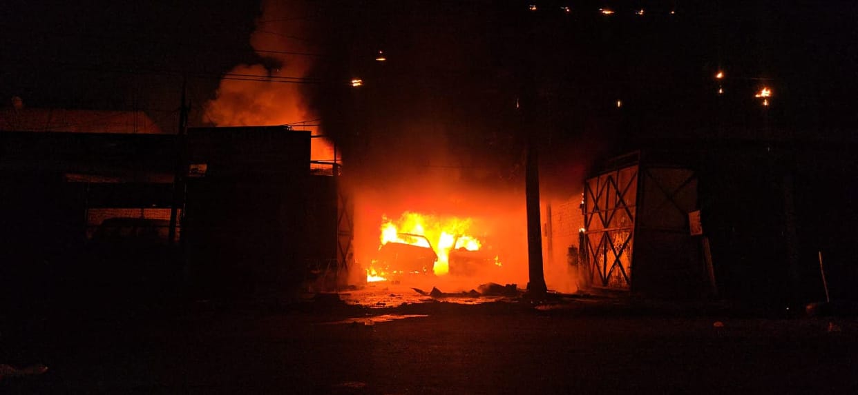 Kanpur Massive Fire at a Garage Near Eidgah Crossing Flames Soar 30 Feet High Amidst Explosions