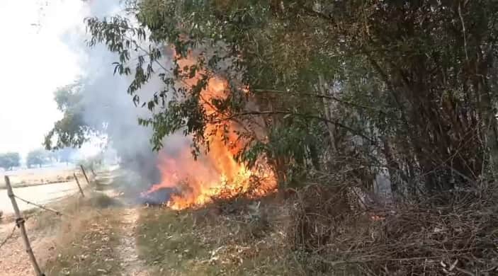 Banda Fire Massive blaze erupts in fields in Jaspura flames advance towards the village