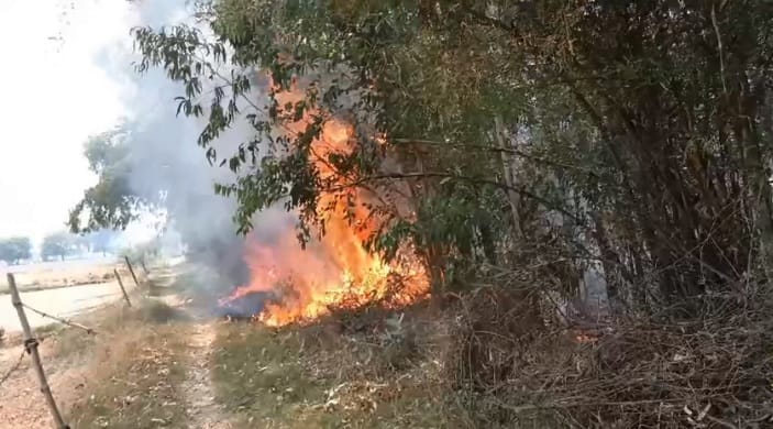 Banda Fire Massive blaze erupts in fields in Jaspura flames advance towards the village