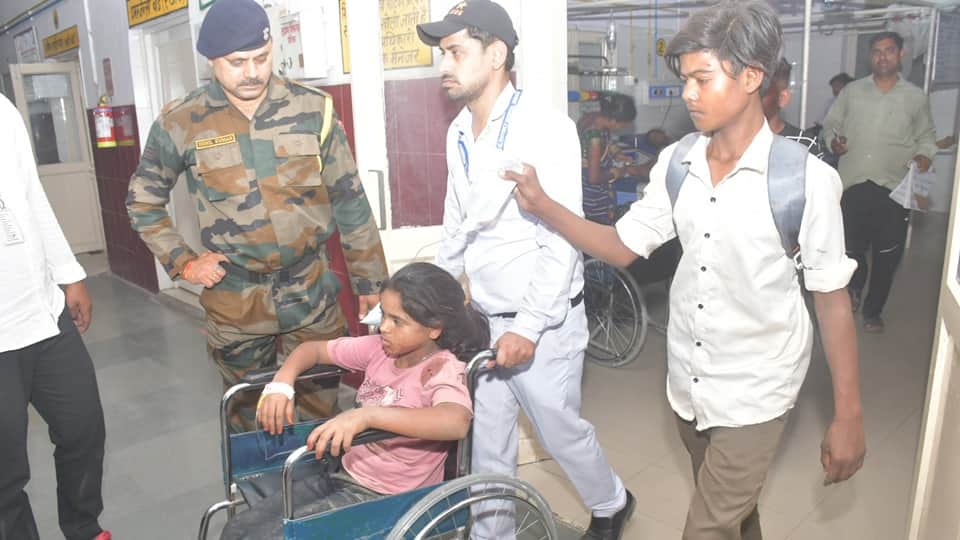 Clash Between Drunken Drivers: Sleeper Bus Overturns on Delhi Highway; 150 Rescued After Breaking Windows