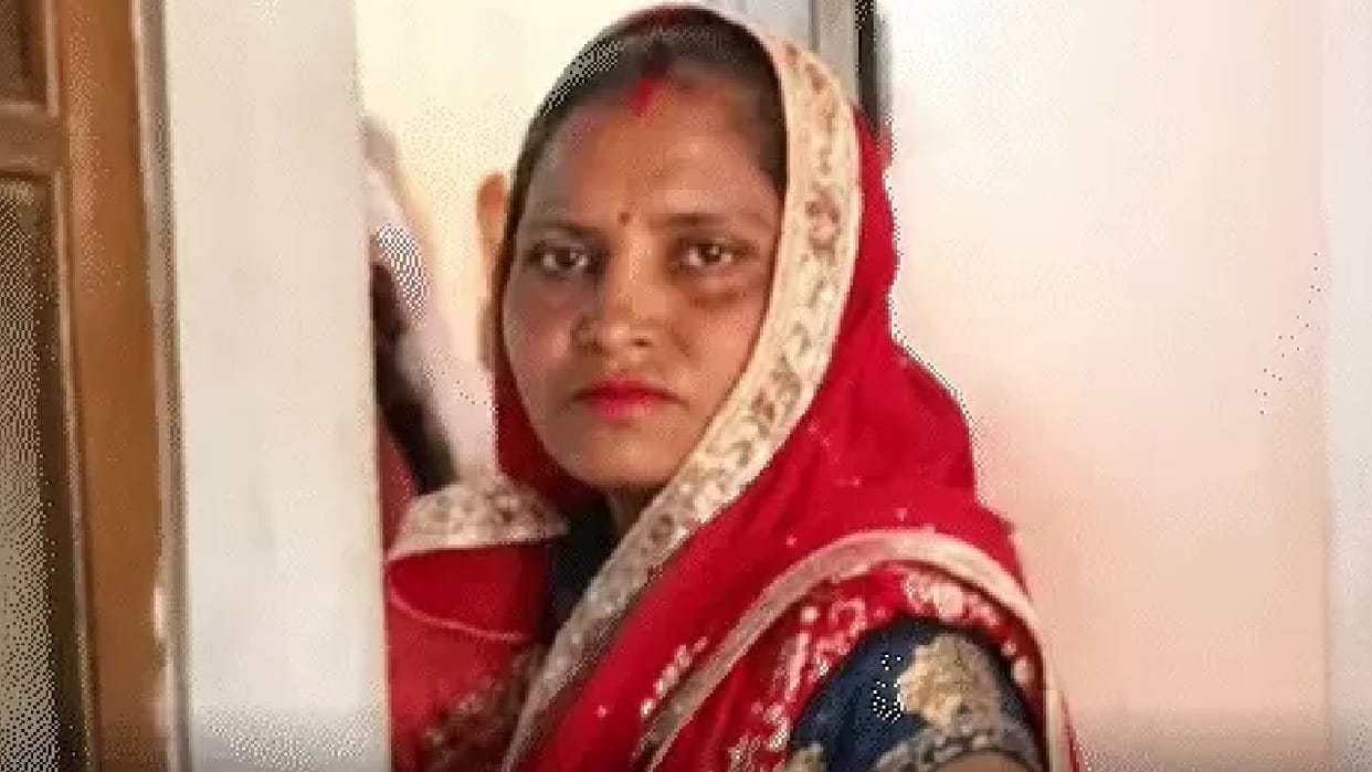 UP Body of a woman living with her lover found in a hut in Lucknow; she had separated from her husband four m