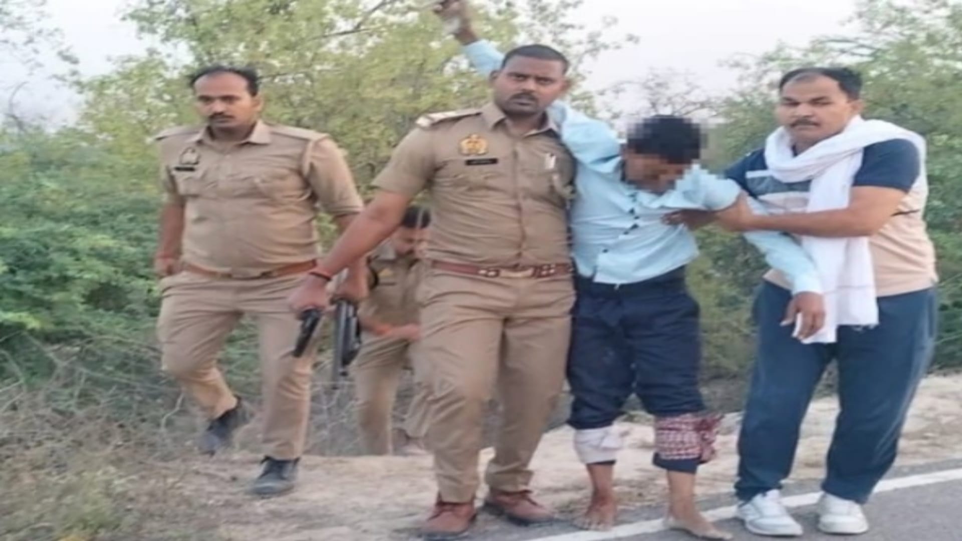प्रतापगढ़ में पुलिस मुठभेड़ में घायल बदमाश।