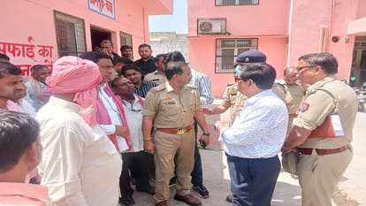 accused committed suicide in Chandpa police station Hathras