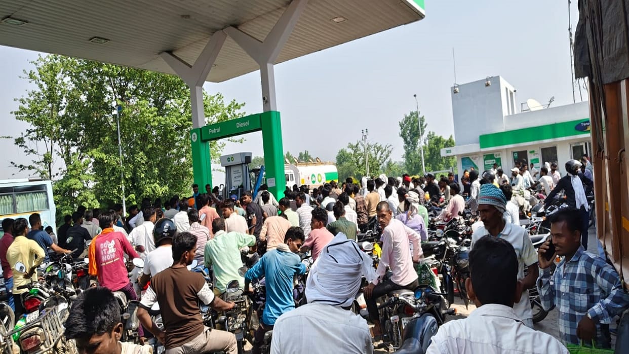 People Block the Highway Due To Diesel and Petrol Shortage in Lakhimpur Kheri