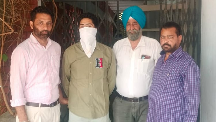 Faridkot: विजिलेंस ने सीनियर कांस्टेबल को 5000 रुपये रिश्वत लेते पकड़ा, कार छोड़ने के बदले मांगे थे पैसे
