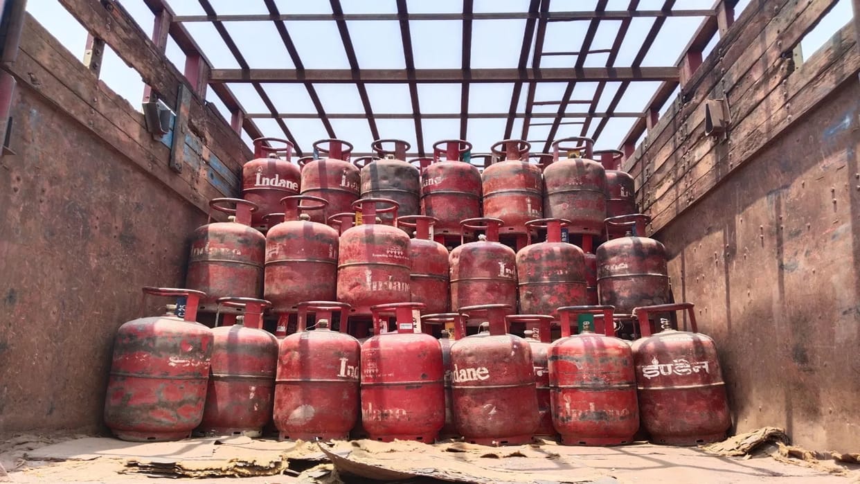 DAC is reaching many LPG consumers late, people are getting worried.