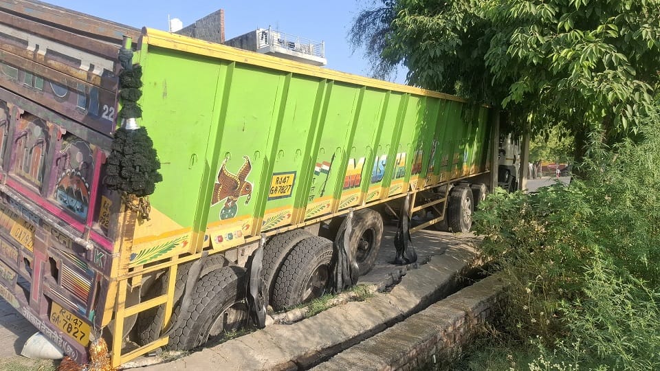 road caved in under the weight of a 22-tyre truck