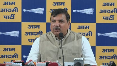 आप सांसद संजय सिंह।
