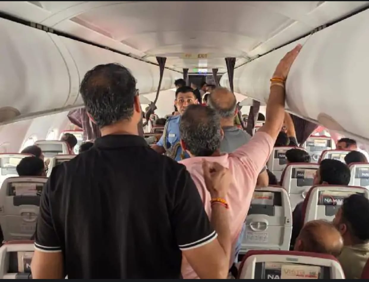 Indore News: Delhi-Indore flight cancelled due to technical snag, passengers left without AC in the heat