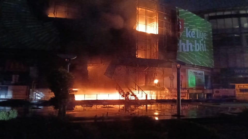 Panipat: Massive fire breaks out in Mittal Mall, five showrooms reduced to ashes