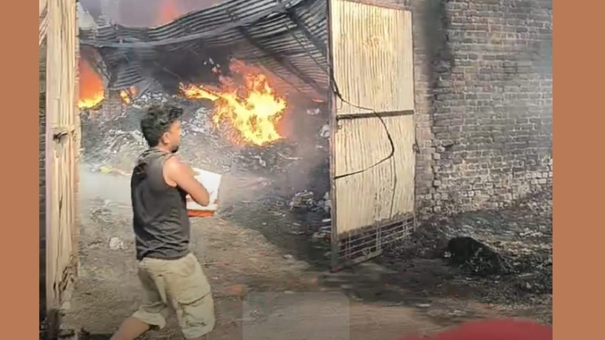 Massive Fire Breaks Out at Plastic Factory in Residential Area of Khanna, Punjab