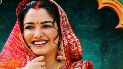 Bhojpuri Actress Aamrapali Dubey New Movie Lakhon Mein Ek Pawle Bani Hum Bahurani First Look Release