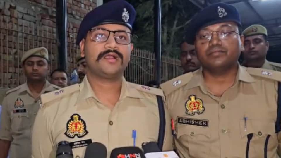 Bulandshahr Triple Murder Three body Carried Out Entire Village Weeps Thousands Gather for Funeral