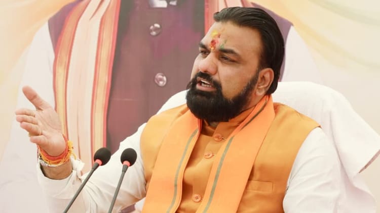 Bihar CM : किसने बिहार के सीएम सम्राट चौधरी के घर की सीढ़ी तोड़ी? मुख्यमंत्री की प्रतिक्रिया भी जानने लायक