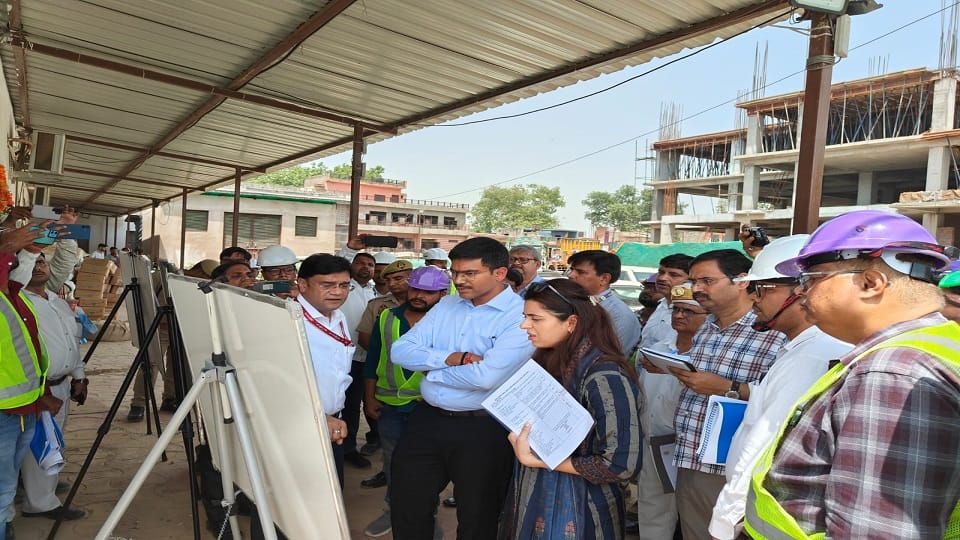 District Magistrate Manish Bansal inspected SN Medical College