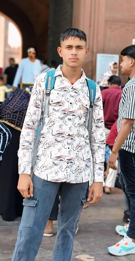Youth Hangs Himself After Attacking Minor with a Knife; Incident Linked to a Romantic Affair