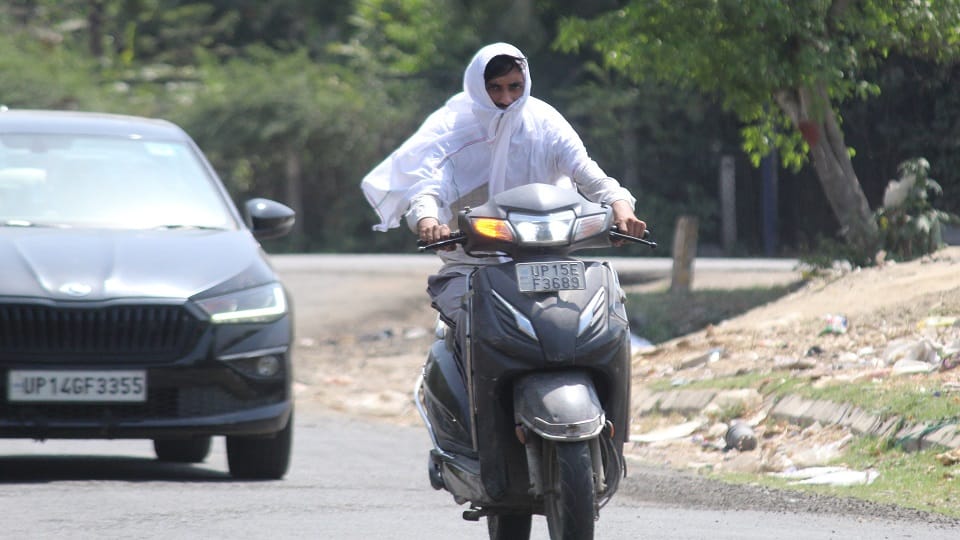 West Up Weather Report: Severe heat continues to wreak havoc, temperature crosses 42 degrees
