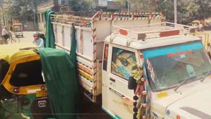 हादसे के बाद पुलिस ने दोनों वाहनों को लिया कब्जे में।