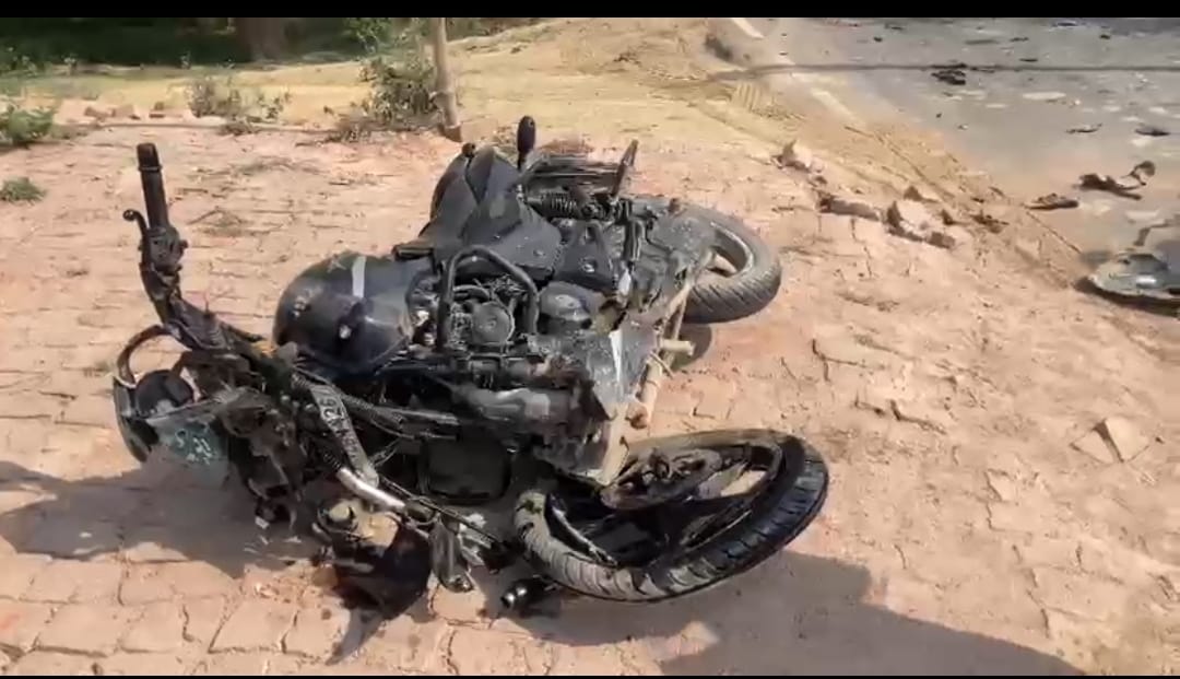 Sitapur: Three members of a family died in a horrific road accident; a mother, son, and aunt were crushed by a