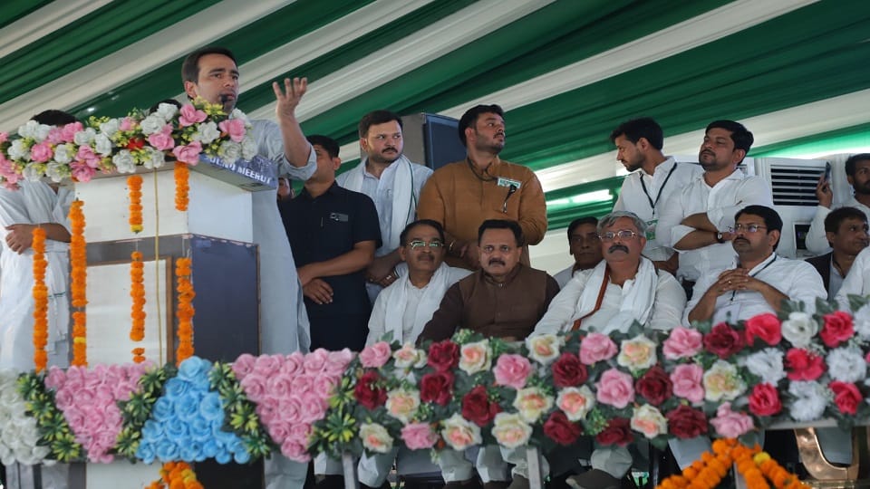 UP: Jayant Singh said in Meerut - Division on the basis of caste and religion weakens the society
