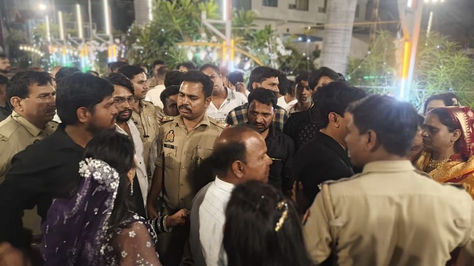 Groom Faints During Jaimala Ceremony Wedding Thrown into Chaos in Hapur