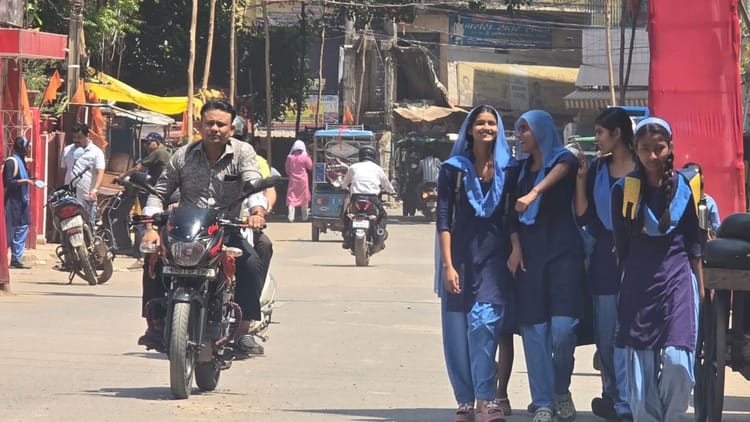 Bihar School Time : स्कूल के समय को लेकर पटना डीएम का नया आदेश जारी, भीषण गर्मी को लेकर लगाया प्रतिबंध