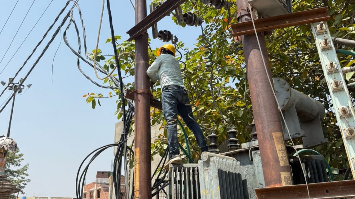 Power Supply Collapses for Two Days Amidst Scorching Heat in Bareilly