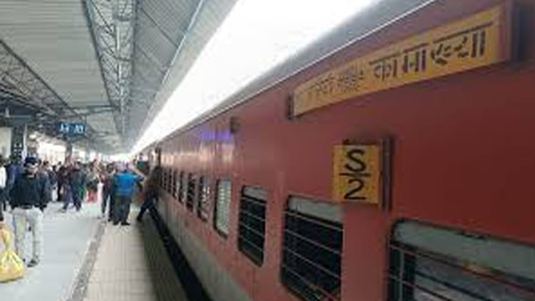 Kanpur: कामाख्या एक्सप्रेस का एसी फेल, छह घंटे तपती भट्ठी में 72 यात्री तपे, थर्ड एसी कोच में आई दिक्कत