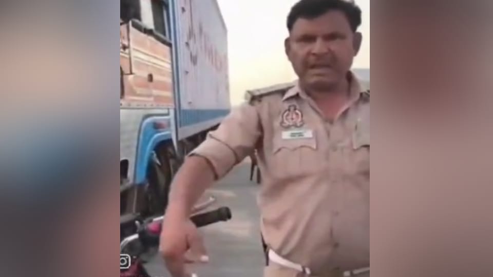 Meerut: Inspector misbehaved with bike riding youth on Delhi-Meerut Expressway, abused and slapped them