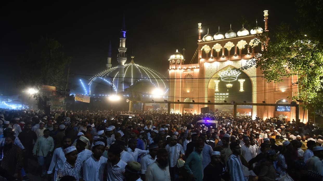 After Urs-e-Tajushsharia pilgrims departed and paid their respects at the dargah in Bareilly
