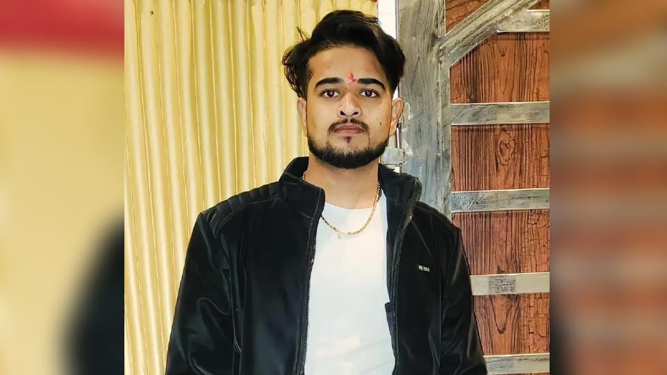 bike rider dies in road accident in mathura