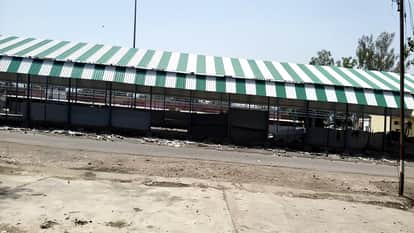 Tin shed installed in Hathras Mandi